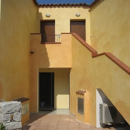 Two-room Facing The Pool In An Elegant Setting Just 2 Km From The Sea