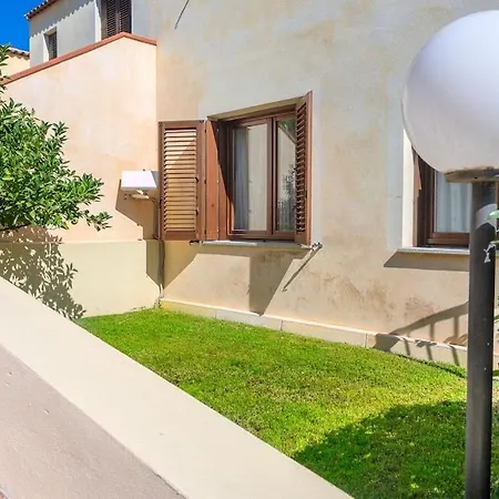 Two-room Facing The Pool In An Elegant Setting Just 2 Km From The Sea Hébergement de vacances Olbia