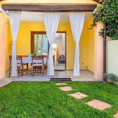 Two-room Facing The Pool In An Elegant Setting Just 2 Km From The Sea Όλμπια